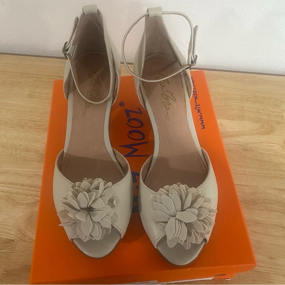 Miz Mooz Gardenia Floral Heels Ice Peep Toe 7.5 tan - Picture 6 of 7